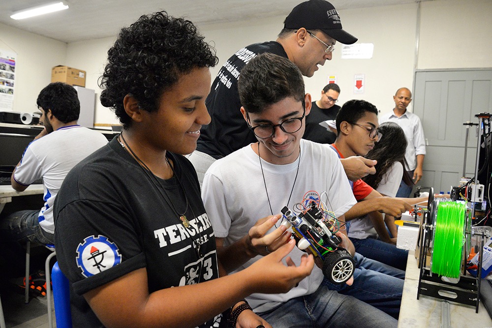 Inscrições para edital de incentivo à produção científica em escolas públicas seguem até dia 16